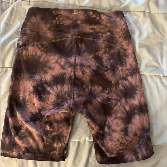 Victoria Secret PINK - black & gray crossover ombré biker shorts (L) - Picture 3 of 4